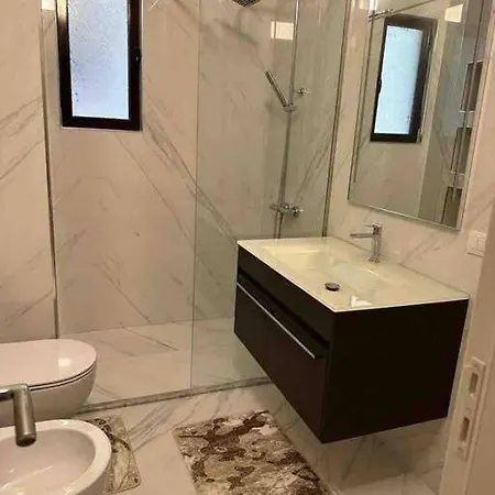 Saraci Zentrale Lage Ca 600 Meter Vom Entfernt Apartment Vlore